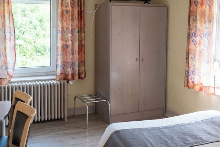 Room 5 of 19