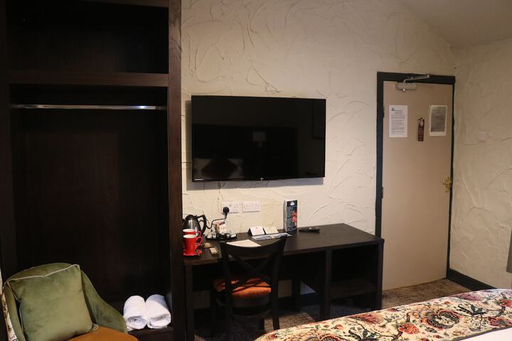 Room 7 of 43