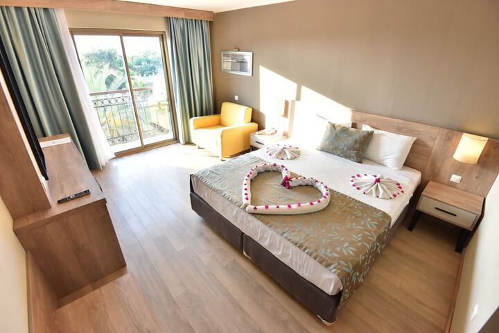 Room 6 of 36