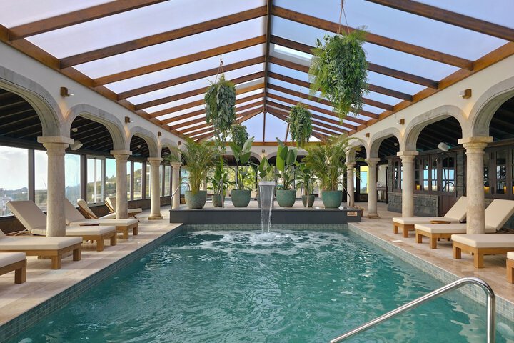 Hotel Pool