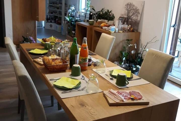 Dining 32 of 63