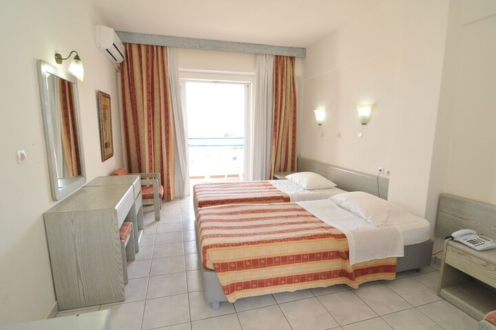 Room 9 of 46