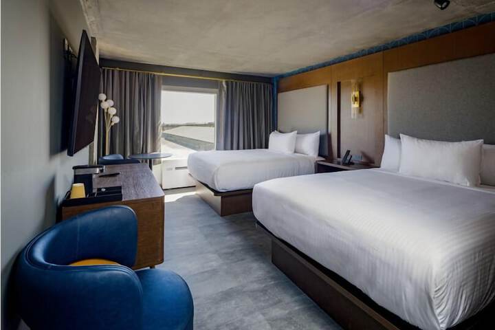 Room 2 of 10
