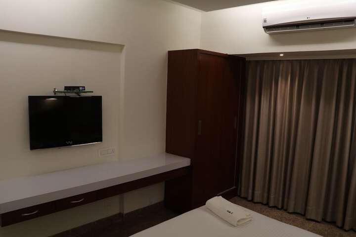 Room 9 of 97
