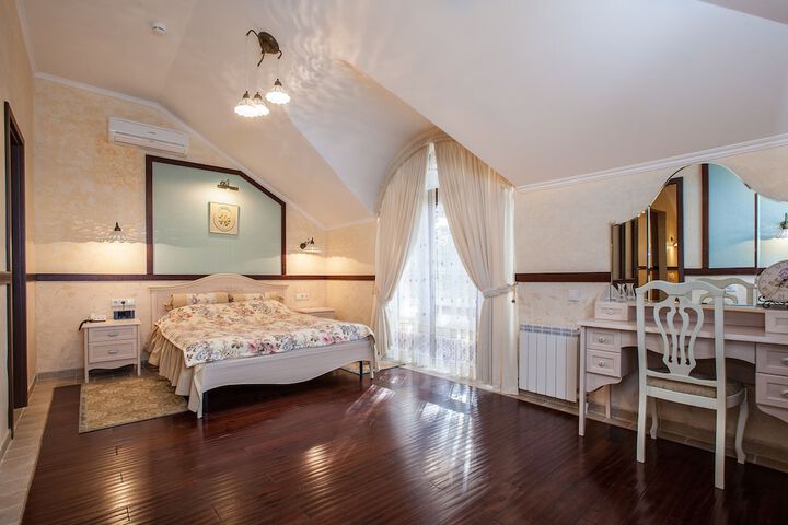 Room 72 of 89