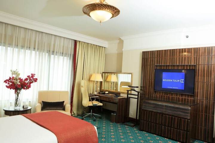 Room 32 of 93