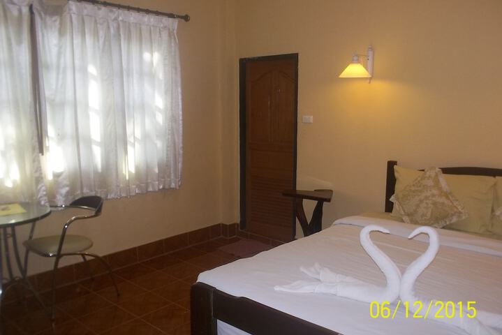 Room 5 of 128
