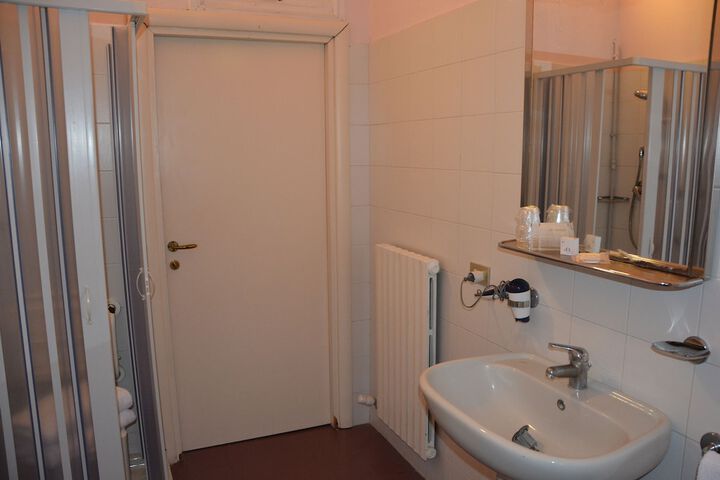 Room 16 of 31