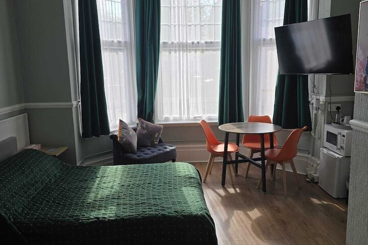 Room 13 of 22