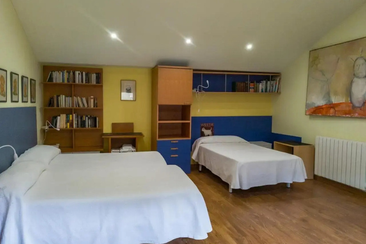 Room 4 of 20