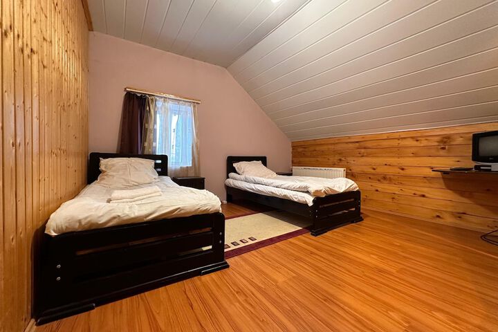 Room 12 of 32