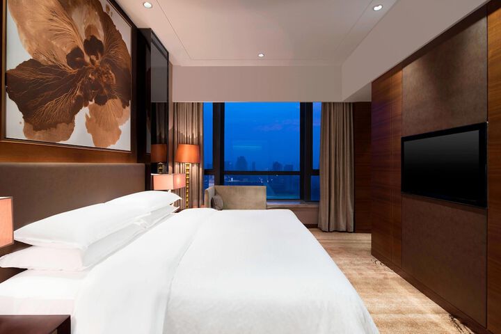 Room 16 of 48