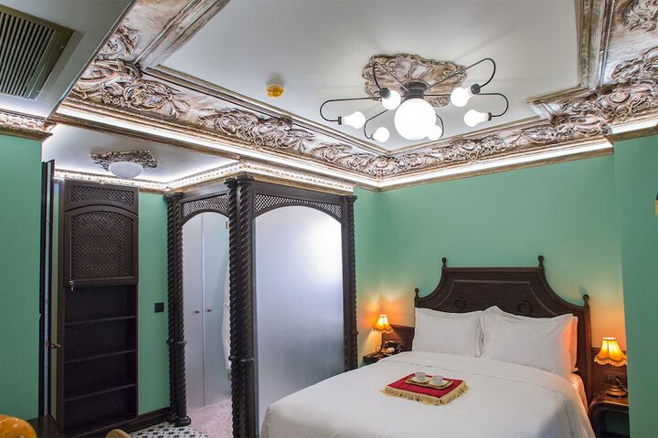 Room 19 of 53
