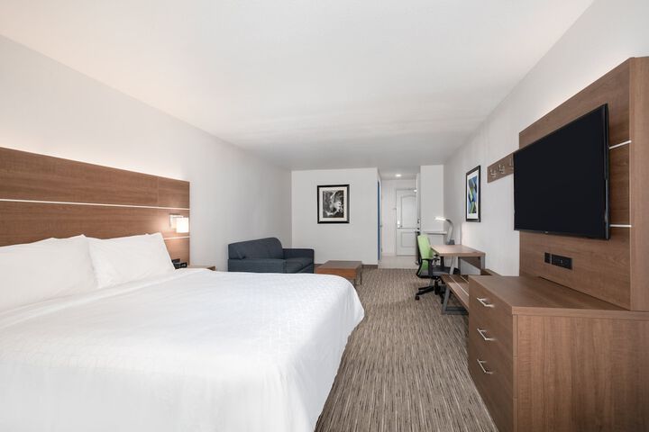 Standard | King Bed (6 of 9)
