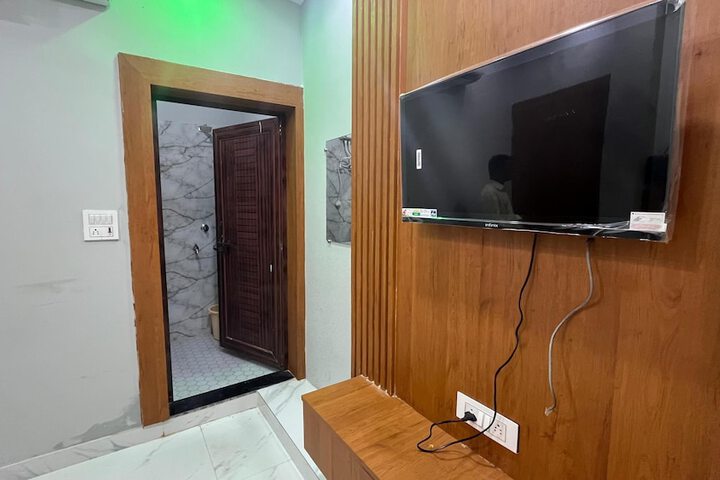 Room 7 of 11