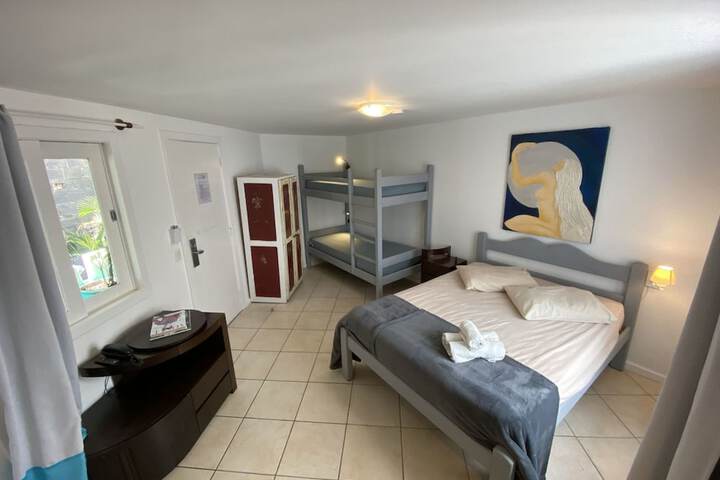 Room 28 of 147