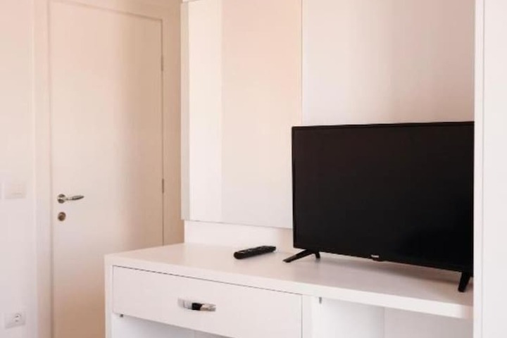 Room 12 of 33