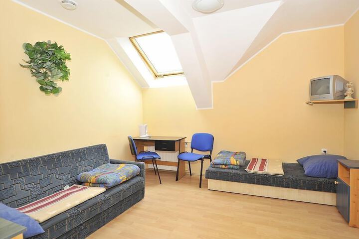 Room 5 of 18