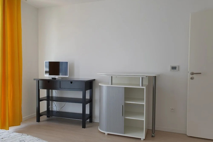 Room 2 of 6