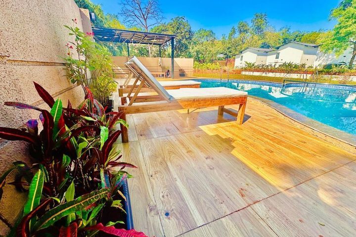 Pool 23 of 34