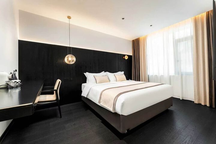 Room 28 of 66