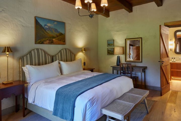 Room 4 of 77