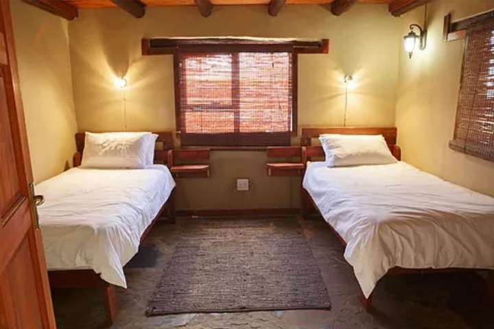 Room 8 of 33