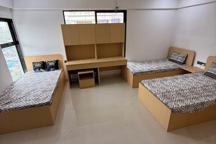 Room 6 of 11
