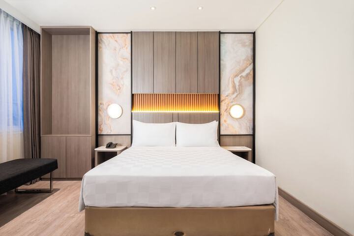 Room 27 of 43
