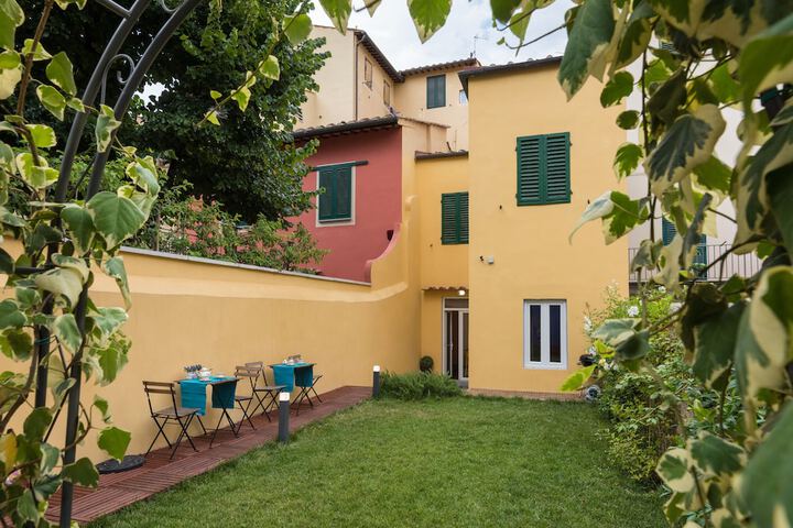 Hotel Exterior 29 of 32