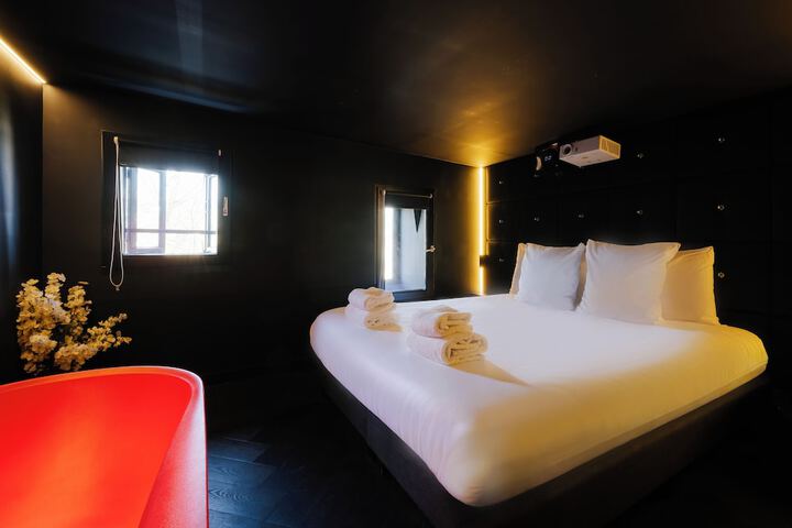 Room 8 of 46