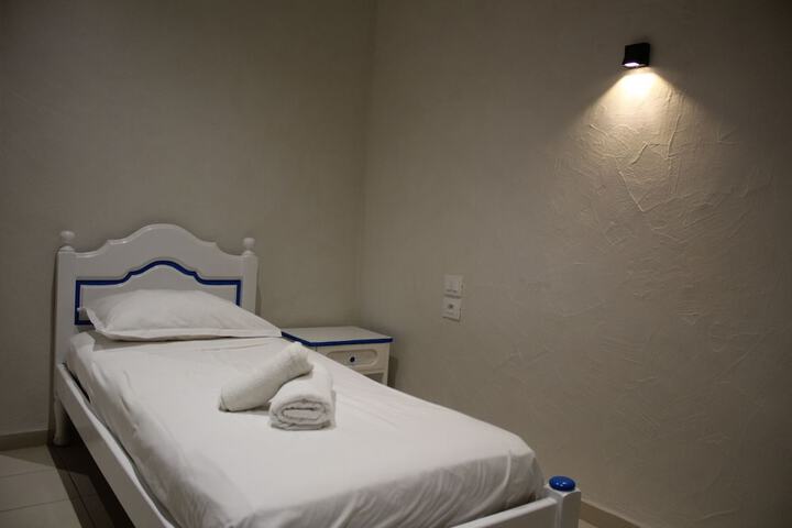 Room 28 of 153
