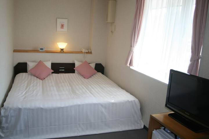 Room 9 of 42