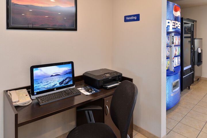 Business Center 36 of 41
