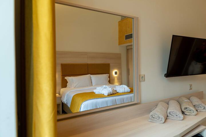 Room 12 of 38