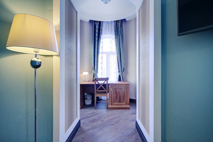 Room 16 of 37