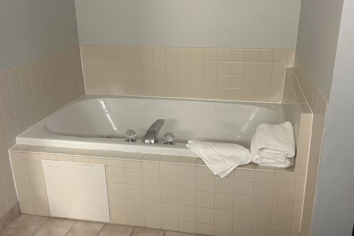 Private spa tub