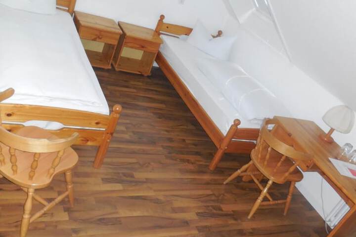 Room 16 of 39