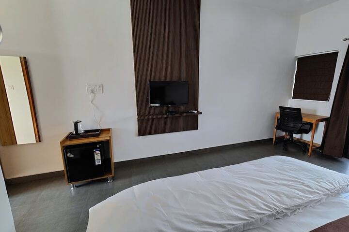 Room 4 of 17