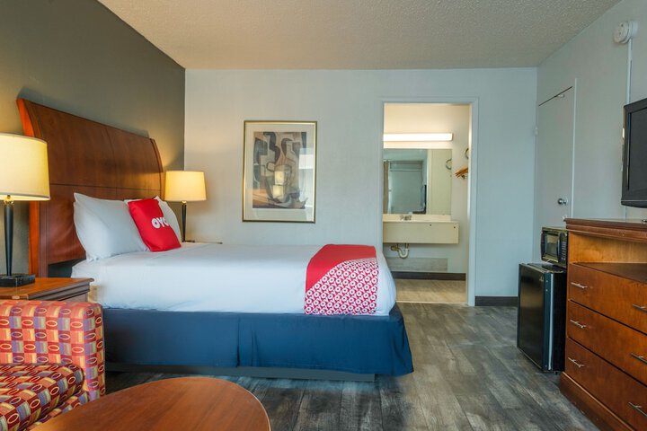 Room 17 of 40