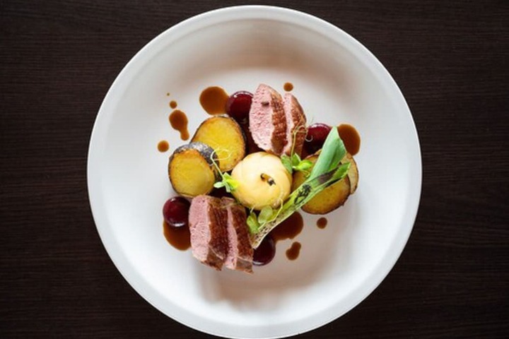 Dining 90 of 110