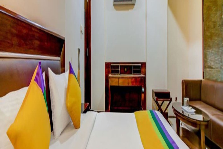 Room 14 of 37