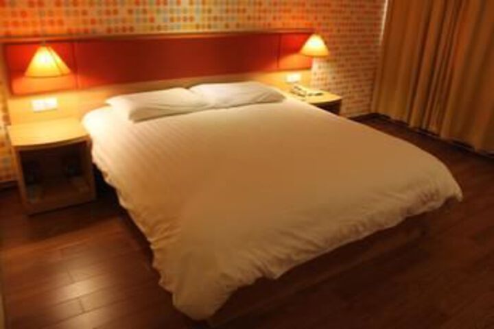 Room 8 of 39