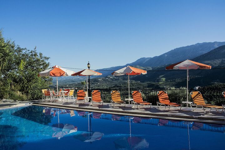 Hotel Pool