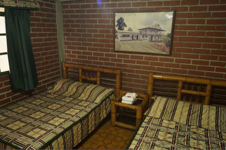 Room 4 of 32