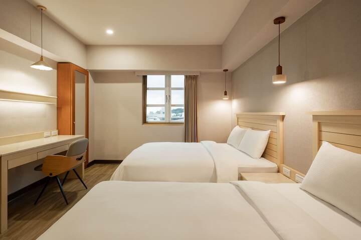 Room 5 of 75