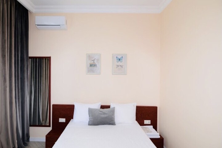 Room 11 of 22