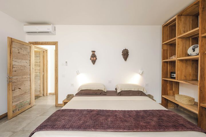 Room 6 of 80