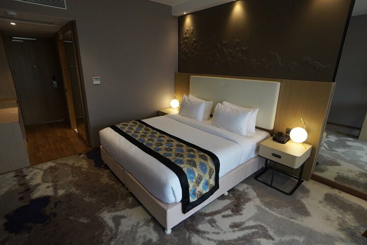 Room 15 of 93