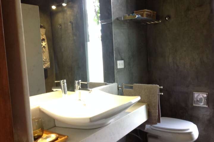 Room 15 of 106